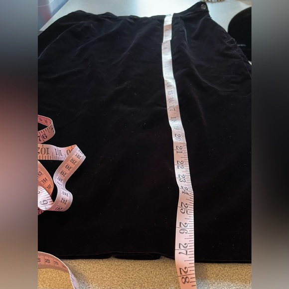 Eatons Black Velvet Skirt Size 14 - Picture 7 of 7